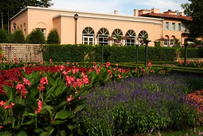 New Chicago Meeting Venue: Cuneo Mansion and Gardens