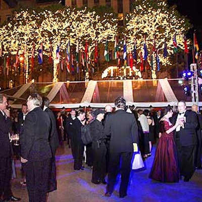 Guests danced under the stars in the summer garden and Rink Bar to music by the Peter Duchin Orchestra. (Photo courtesy of Judy Lawne Photography)