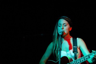Singer Paola Beschin kicked off the benefit with a performance onstage.