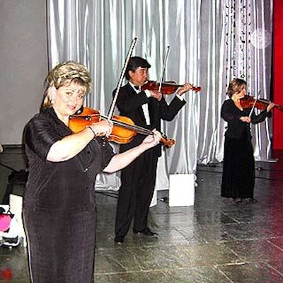 Forty violinists from Orion Music played while dinner was served.