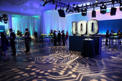 In the cocktail area, the design was more streamlined than last year, with a key installation as the focal point. Crafted by David Stark, the structure in the shape of the number 100 was embedded with old computer chips and circuit boards, which were later recycled.