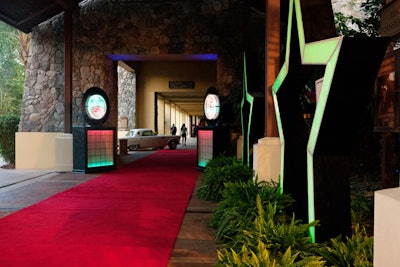 Wizard Connection provided large light-up stars to line the entrance to the Loews Royal Pacific Resort.