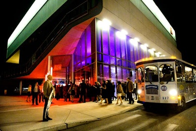 Trolleys transported guests from the airport to the museum for dessert, cocktails, and dancing.