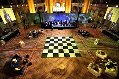 The evening’s gilded decor also took style notes from the 1920s, with a black- and white-tiled dance floor.