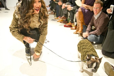 E-Talk anchor Tanya Kim closed the show with French bulldog Bordeaux.