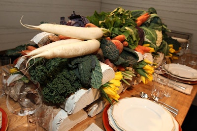 Gilt City's table, designed by Nate Berkus and Associates, featured a rustic centerpiece by Epoch Floral that combined yellow tulips, logs, and seasonal vegetables.