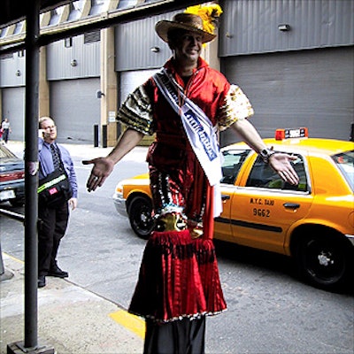 Stiltwalker Everett Hoag and other entertainers from Naomi’s House of Entertainment helped to divert partygoers waiting outside.