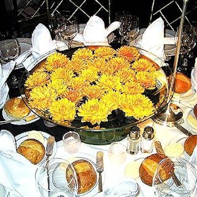 Tansey used different colored flowers in autumnal deep reds and oranges.