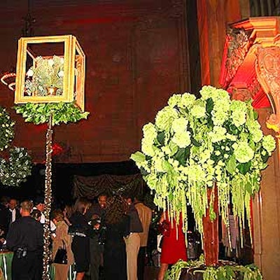 Susan Edgar Design placed floral arrangements atop high skinny poles and framed them in gold boxes for Great Performances' seating area at Grand Central's Landmark Event in Vanderbilt Hall, which showcased fall food and decor from five catering companies.