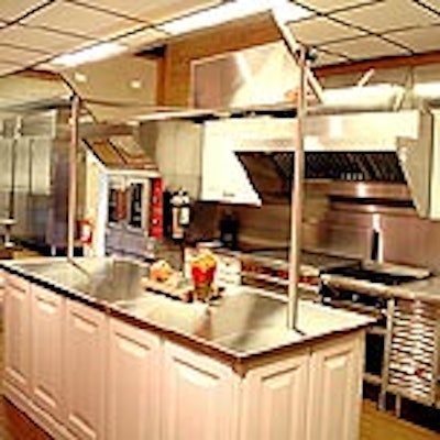 E2822disc 03 0219 Mobilekitchens 1 152