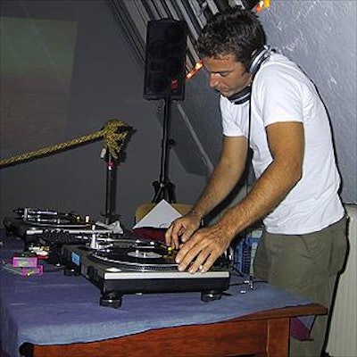 In one room, Rene Arsenault of Onda Productions spun a mix of ambient sounds while a video projection played in the background.