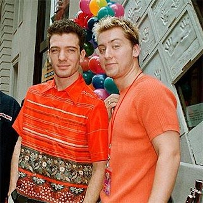 JC Chasez and Lance Bass of ´N Sync posed for the cameras at Planet Hollywood.