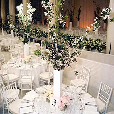 At the Metropolitan Museum of Art's grand Costume Institute benefit, Robert Isabell designed an all-white look inspired by the institute's new 'Goddess' exhibit.