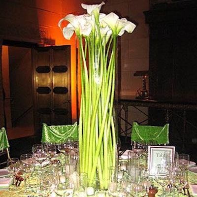 Mille Fiori's stark, simple table featured a towering vase of white calla lilies in the center of the table with glass pebbles scattered around the center.