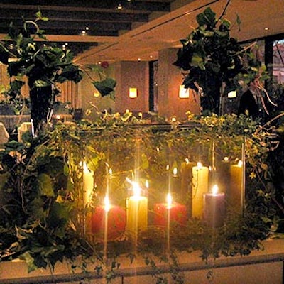 In the restaurants surrounding the rink, Edgar placed candles in large aquariums and covered them with ivy.