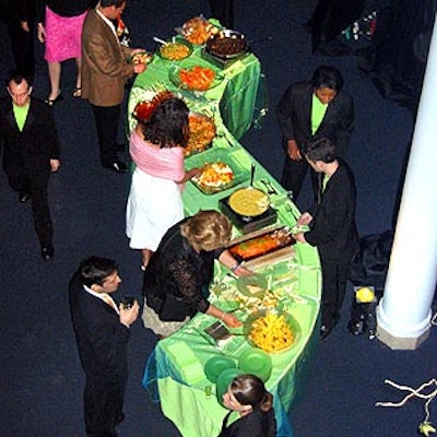 Restaurant Associates served a buffet dinner from S-shaped tables staffed by caterwaiters in black suits with green undershirts.