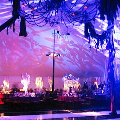 Ron Wendt filled the dining room with cobwebs, faux spiders and spiders and gardens with overgrown ivy and twigs, transforming the sorcerer's tent into Miss Havisham's garden from Great Expectations.