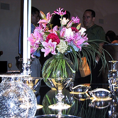 Steuben’s visual director, Mark Tamayo, oversaw the elegant d?cor of the event, which included flowers from Blue Ivy and numerous crystal pieces throughout the store.