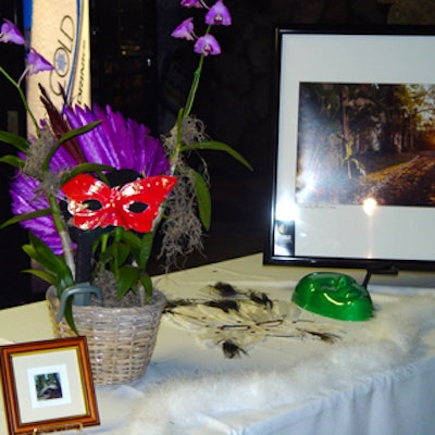 Tables dressed in black and white added drama to a suspenseful evening.