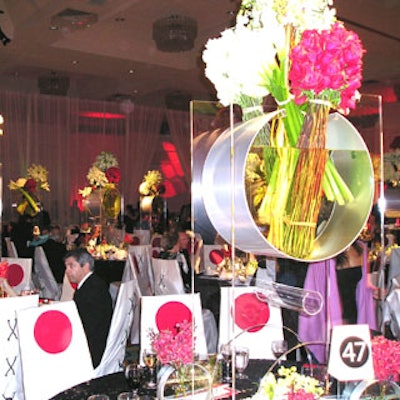 Circles, clean lines and tons of color created a playful, chic atmosphere at the For the Love of Art ball.