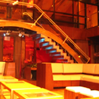 E3412disc 04 0107 Marquee 152