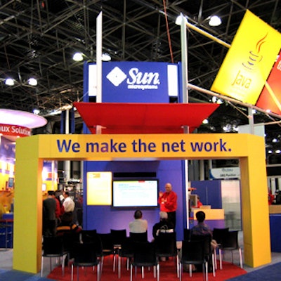 At LinuxWorld at the Javits Center, Mice Displayworks created a bold, eye-catching red, yellow and violet booth for Sun Microsystems.