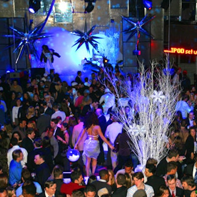 EventQuest hung large blue Mylar stars over Crobar's large dance floor. (Photo by Stillman Jefferson Thomas Digital Photography)