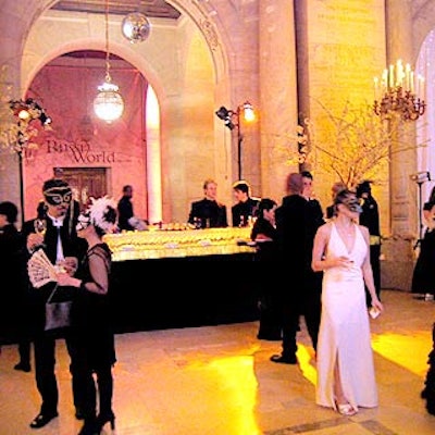 The benefit's invitation—patterned after the original invitation to Capote's '66 party—called for masks and fans.
