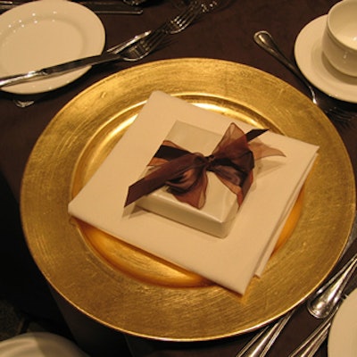 Gold charger plates stood out from the earth-toned linens, adding a splash of regal colour.