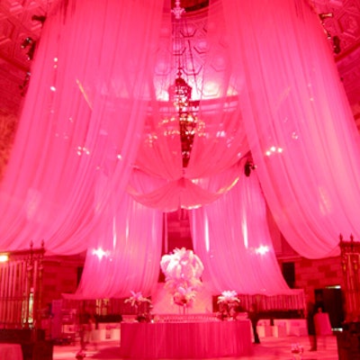 For Saks Fifth Avenue’s Key to the Cure event at Gotham Hall, Jason Townsend and Amy Sacco designed an oval bar and its 15-foot pink feather and floral centerpiece, which sat on pink carpet inside the former bank's teller walls.