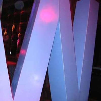 A colossal-size 'W' representing Wolford was placed at the entrance of the club.