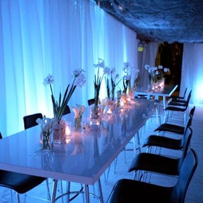 Under the tent, the look was sleek and clean.