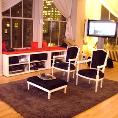 At a wine-tasting event at a private residence in Chelsea, lifestyle journalists got to check out high-tech products in a homey environment.
