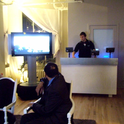 A DJ demoed a new DVD and music mixing line.