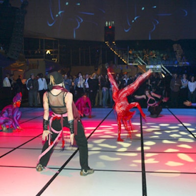 Performers entertained from a stage in the middle of the floor.