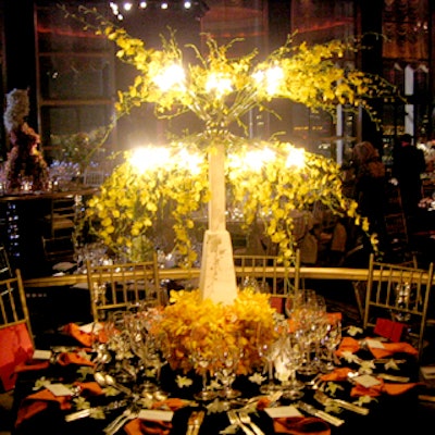 At the New York Botanical Garden’s Orchid Dinner, interior designer Ernest de la Torre created a constellation-like centerpiece, with an illuminated sculpture of yellow orchids rising from a neutral-colored pedestal.