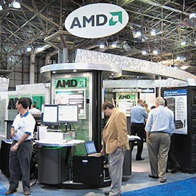 PlanView Exhibits creatd a booth for computer hardware company AMD that allowed LinuxWorld showgoers to walk in and around a configuration of outward-looking stations and central alcoves.