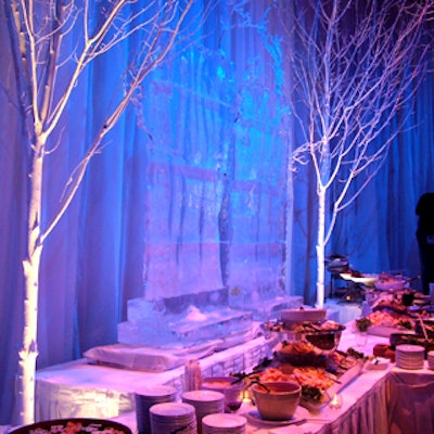 Behind one buffet, an ice sculpture emphasized the wintry feel.