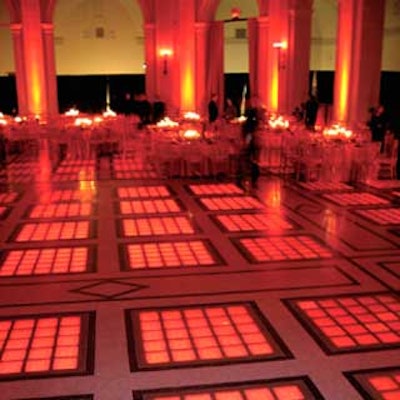 At the Brooklyn Museum’s Brooklyn ball, dinner in the Beaux-Arts Court was lit with red light that shone through the opaque glass tiles that fill the space. Power Posse Productions lit the court from the floor below.