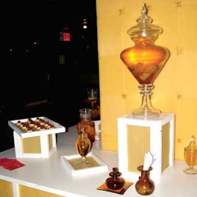 At the honey-themed tasting station, guests smelled a fragrance stick and sampled desserts from Le Bernardin pastry chef Michael Laiskonis.