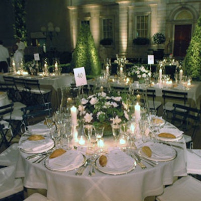 For dinner in the American Wing, designer David Monn put out giant topiaries and covered the tables with sage-colored burlap underclothes and Belgian linen overlays.
