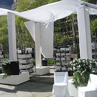 Jack Morton Worldwide draped billowing white fabric strips to connect white fabric-covered pillars anchored with white bases.