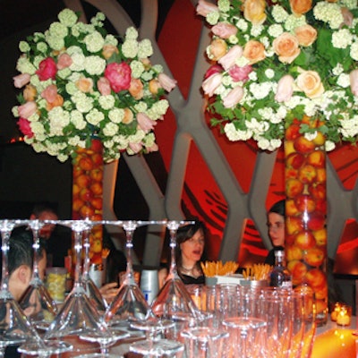 At Absolut vodka’s Apeach launch party, the Strategic Group decked out Koi in peachy decor, like peaches inside clear glass flower vases by JMVisuals.