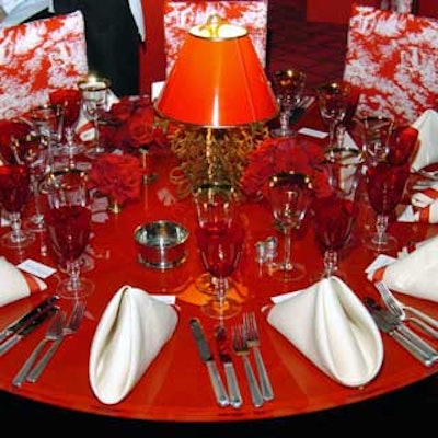 Red roses and small red lamps decorated dinner tables.