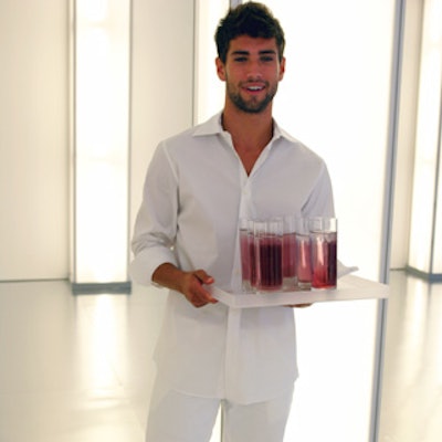 Waitstaff from the Party Crew served drinks that emulated the perfume’s color.