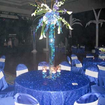 DECO Productions sponsored a chill lounge separate from the main reception area and used plenty of blue, too.
