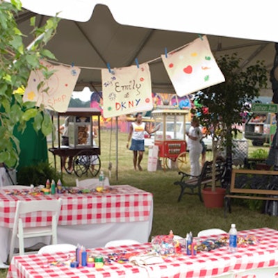 To represent the garment district, EventStyle set out tables where kids could decorate their own tote bags.