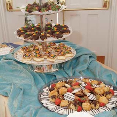 To refuel attendees during the networking break, TooJay's Gourmet Deli supplied cookies, macaroons, and other sweet treats.