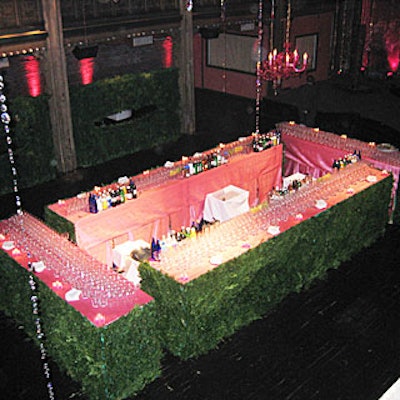 Raul Avila covered the large main bar with boxwood and draped it with pink fabric.