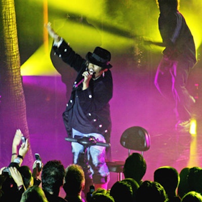 Rapper Missy Elliott performed from a motorized chair, after injuring herself at a dance rehearsal earlier in the week.